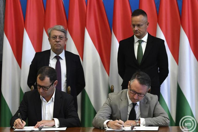 Szijjártó Péter: Magyarország történetének leghosszabb távú LNG-szerződését írta alá az ENGIE-vel