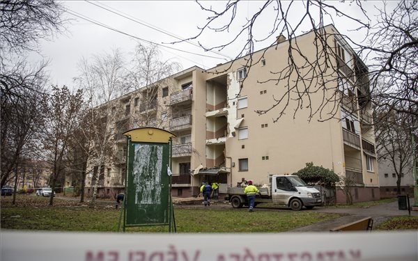 Óriási robbanás történt egy gyöngyösi társasházban