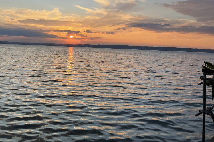 Télre nem maradhatnak a Balatonban a stégek